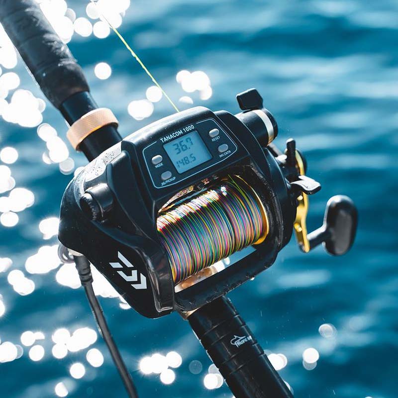 Daiwa tanacom electric reel with braid on it
